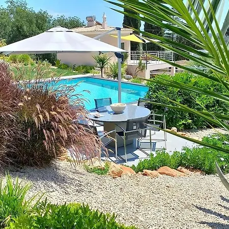 Hébergement de vacances Girassol Met Zwembad *