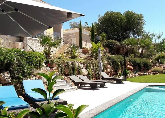 Girassol Met Zwembad Hébergement de vacances