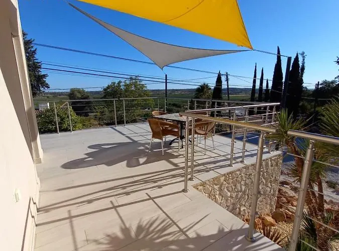 Girassol Met Zwembad